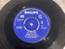 45T johnny hallyday chante anglais caravan of lonely men/hey little girl