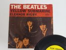 THE BEATLES YELLOW SUBMARINE / ELEANOR RIGBY 45 RPM RECORD & PICTURE JACKET. EX