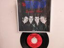 ' THE TRASHMEN ' HIT 45 +PICTURE [SURFIN BIRD]  1963