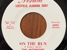 THE MOSRITERS - On The Run / Turmoil NORALA GARAGE SURF 45 RARE VG++