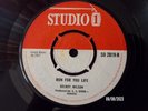 DELROY WILSON - RUN FOR YOUR LIFE  ( SKA)  45