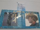 JOHNNY HALLYDAY autographe  digipack LA TERRE PROMISE signé live ticket concert