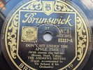 78 rpm 1940 WW2 - The Andrews Sisters  Don't Sit Under The Apple Tree  EE- RARE