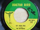 THE DEFENDERS Set Them Free / Don't Blame The Children UK 7