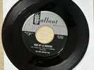 Mikie And The Ardons Threes A Crowd / the bob wayne five Man Of La Mancha 7