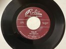 The Scarlets 1955 DOO WOP 45 Kiss Me / Indian Fever RED ROBIN 138 VG+++ HEAR
