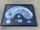 U2 : 10 X RIAA PLATINUM-AWARD - JOSHUA TREE - PRESENTED TO BONO - 98 CM X 74 CM