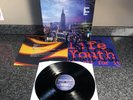 LP VINYL OASIS STANDING ON THE SHOULDER OF GIANTS RKIDLP 002 UK 1ST PRESS NM/EX+