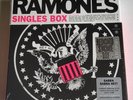 RAMONES - SINGLES BOX / 10 x 7
