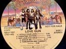 KISSPROMO “LOVE GUN” LP COMPLETE Uncut Gun & Bang Order, Plays Clean VG+HTF