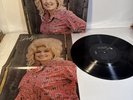 BEST OF DOLLY PARTON 1975 LP VINYL ALBUM WITH POSTER