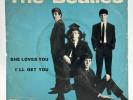 THE BEATLES - SHE LOVES YOU - (45 